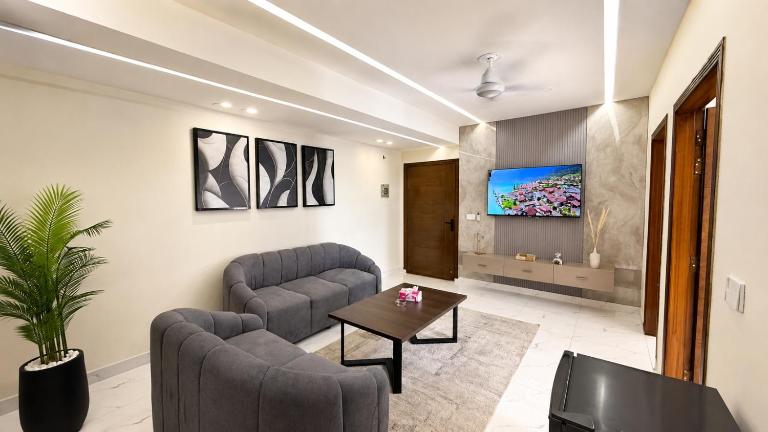 Brand New Family Apartment, Hygienic and Comfortable Stay, Balcony, Free Parking, Kitchen and Fast WiFi, E11 Islamabad - B&B Islamabad