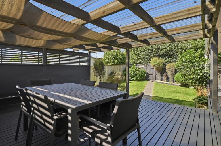 Rotorua Retreat - Stylish 2BR with Covered Deck - B&B Distretto di Rotorua