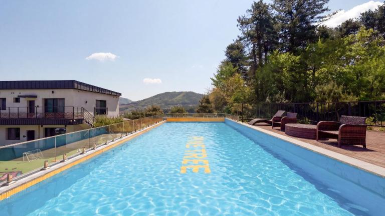 Gapyeong Pinetree Kids Pool Villa - B&B Gapyeong