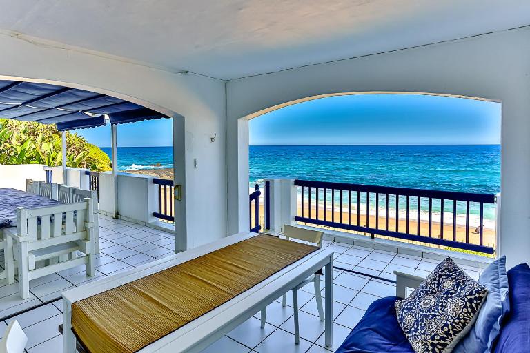 Santorini Beach Villa - Chambres d'hôtes Ballito