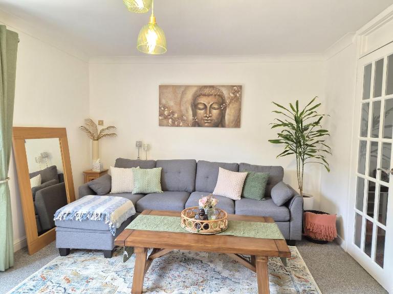 Bright and spacious 3 Bedroom house with parking, close to Peterborough City Centre - B&B Peterborough