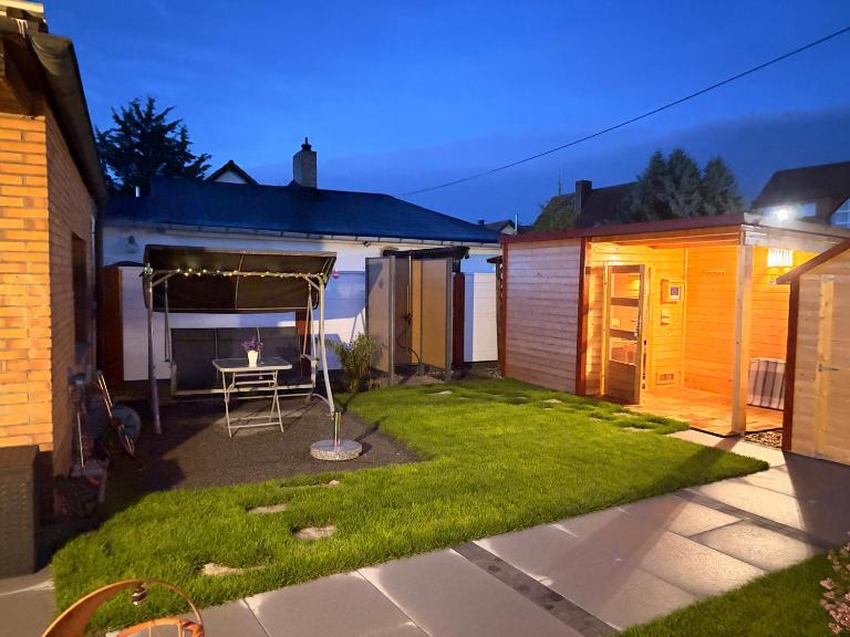 Ferienwohnung Joli- inklusive Parkplatz, Bettwäsche, Handtücher und WLAN - B&B Weißenfels