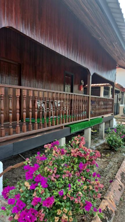 The Wooden Kampung Stay Tok Bali - B&B Pasir Puteh