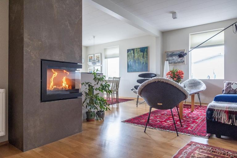 Luxury Nordic Villa w Hot Tub - Beautiful Views - B&B Akureyri