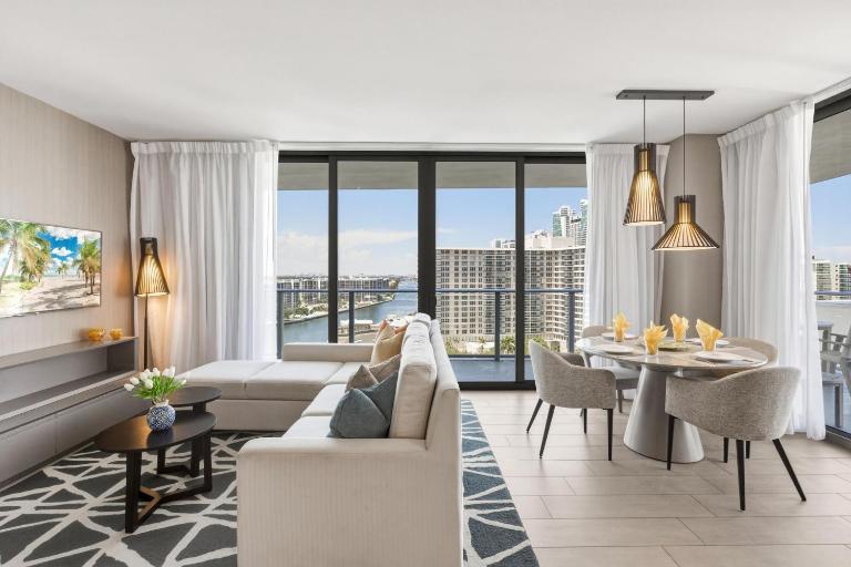 Corner Modern Ocean View Low Floor - Ferienwohnung Hollywood