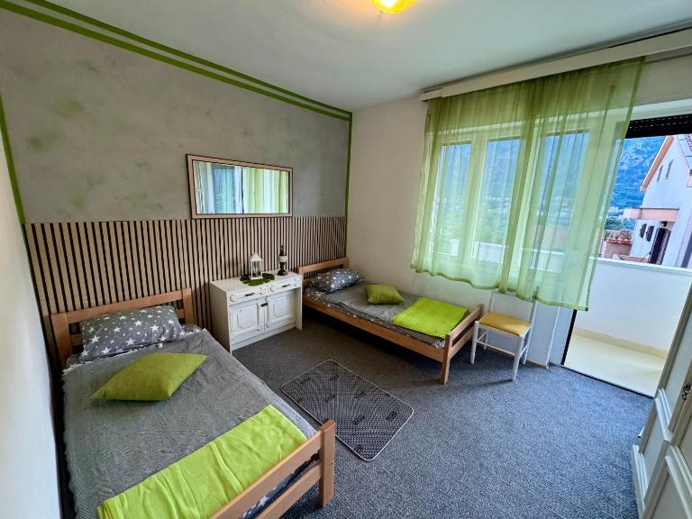 Cozy Sea View Apartment Dobrota - Bed and Breakfast Kotor