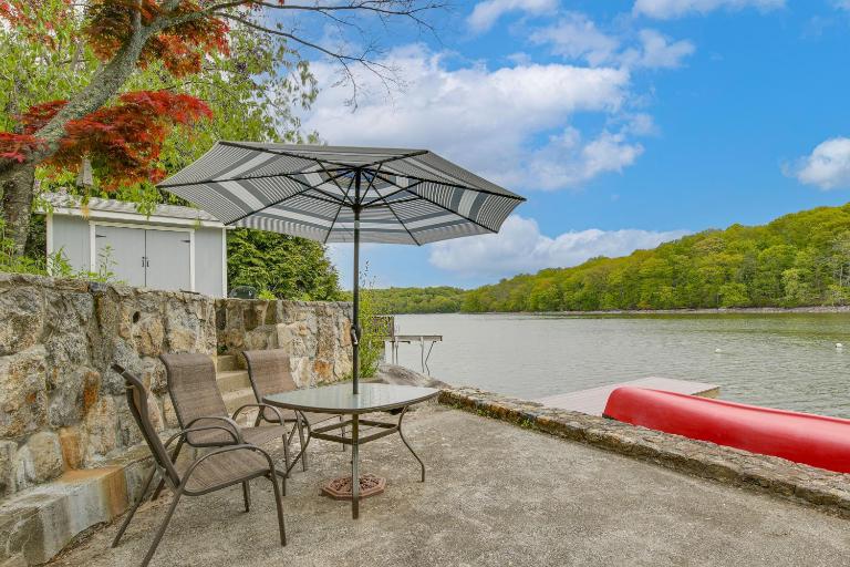 Lakefront Bliss in Mahopac! Charming Home w/ Dock - B&B Mahopac