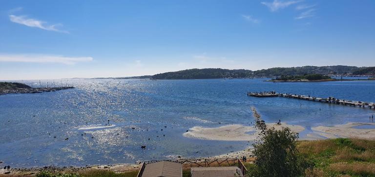 Strandnära i Askim med uteplats, parkering och grill - B&B Askim