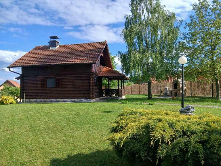 Brvnara Nenadić - Bed and Breakfast Užice