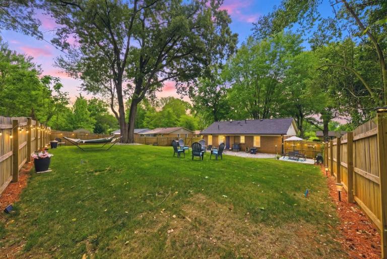 Uptown 3BR Oasis - Ice Bath, Firepit, Private Yard - B&B Charlotte