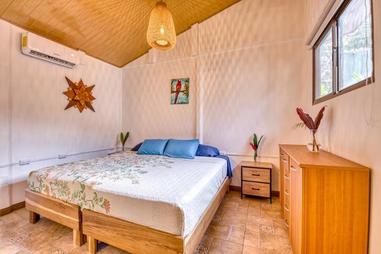 Beachfront Studio - King Bed - Fast WiFi - AC - B&B Cocles