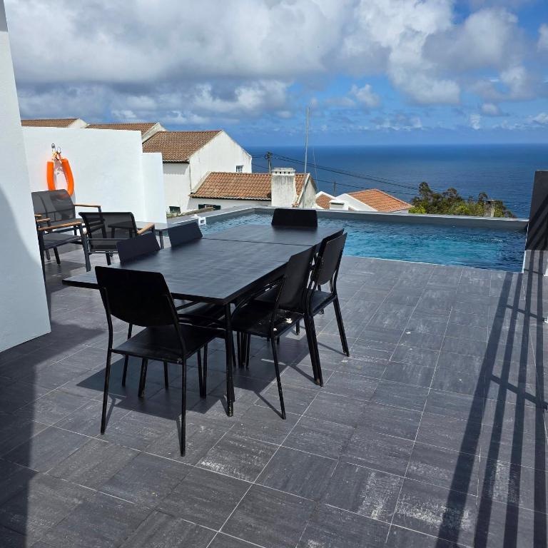 Casa da Vigia, Seaview House - sleeps 8 people - Chambres d'hôtes Feteira Grande