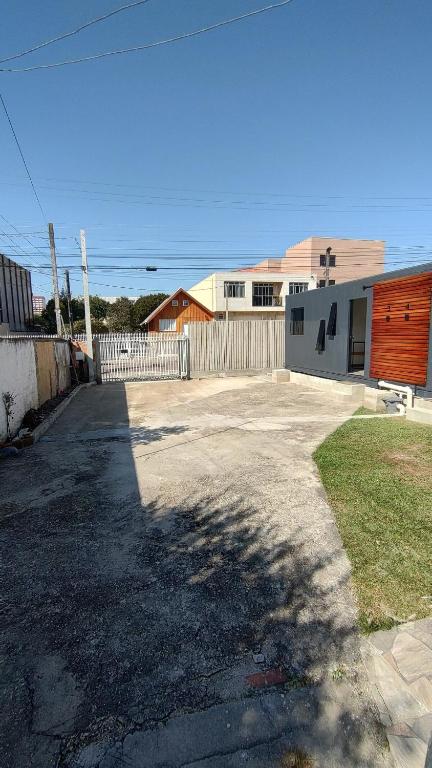 Studio 3 completo com Estacionamento e Wifi bem localizado e tranquilo - Chambres d'hôtes Curitiba