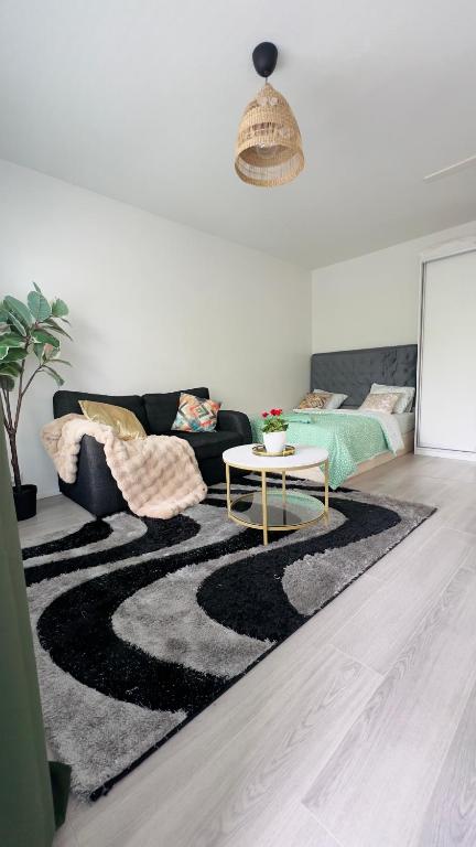Helmi Haven Modern Studio Myyrmäki 15 min to Airport - Ferienwohnung Vantaa