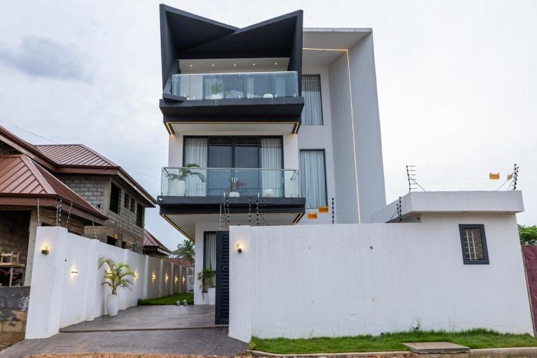 Luxe Smart Villa, Pool, Backup Power, Concierge - B&B Accra