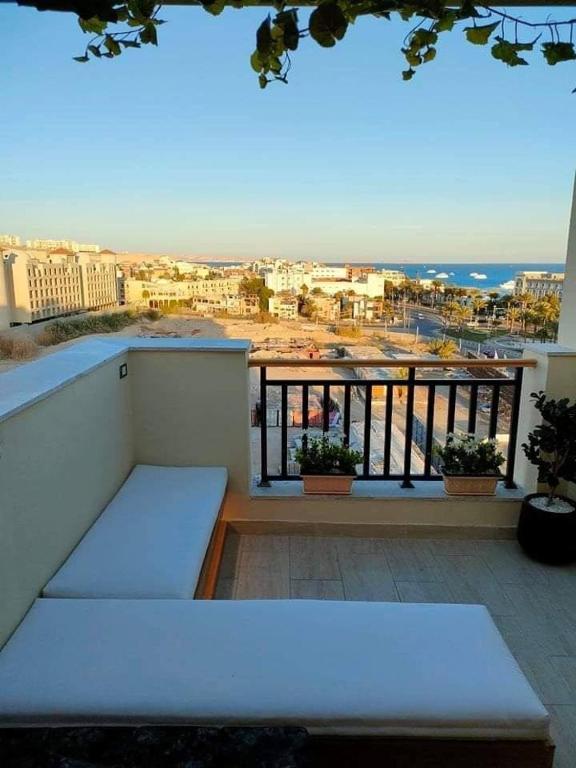 Al Dow Heights Compound, Al Mohammadi Square, in front of Credit Bank - Chambres d'hôtes Hurghada
