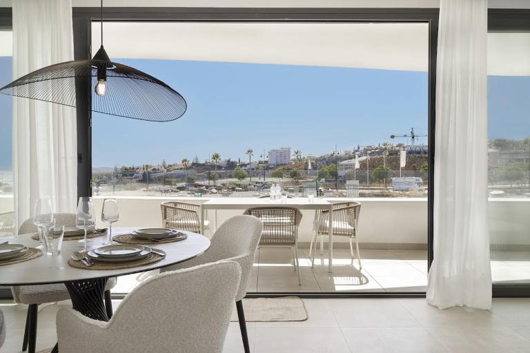 Modern Luxury Suite with Terrace in Higueron - Chambres d'hôtes Fuengirola