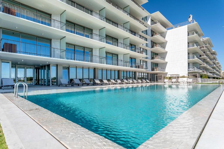 Simili Bayline Luxury Beachfront and Spa by Algarstays - B&B Armação de Pêra