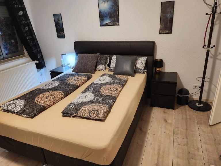 MD- FeWo, City, EG, Top in Preis- Leistung, Lage, Deluxe App mit 2 Schlafzimmer, Merkmale Qeensize Bett, Romantk DZ - B&B Magdeburgo