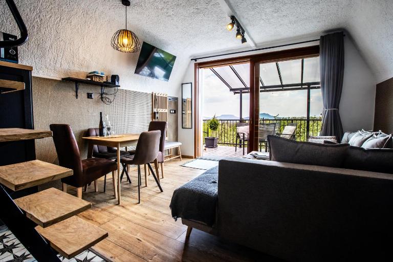 Galaxy6189 Guesthouse - B&B Tapolca