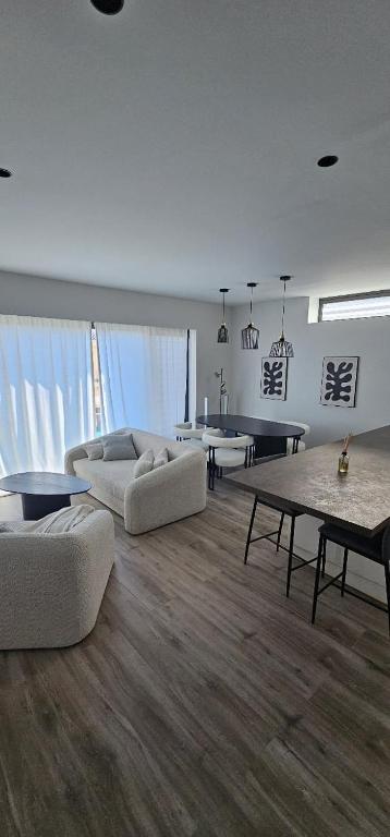 Golf en Sant Cugat - Elegante Apartamento para 3 con WiFI y AC a 20 min de Barcelona - B&B Sant Cugat