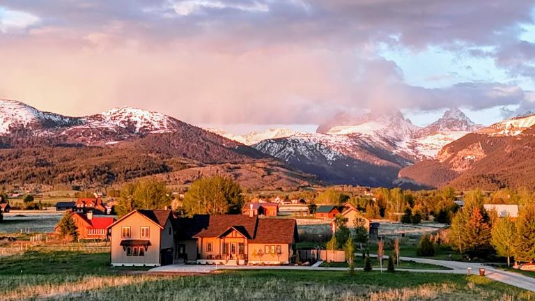 Modern 5BR Teton Home with Spa & Views - B&B Driggs