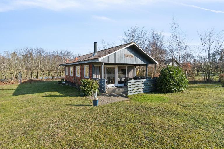Cottage Near Idyllic Peaceful Sandy Beach - Chambres d'hôtes Rønne