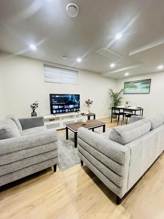 Cozy 2-bedroom basement suite with Separate Entry - B&B Edmonton