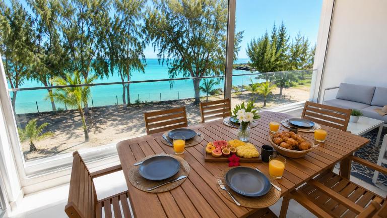 Seaside Escape with Breathtaking View - B&B Grand Gaube