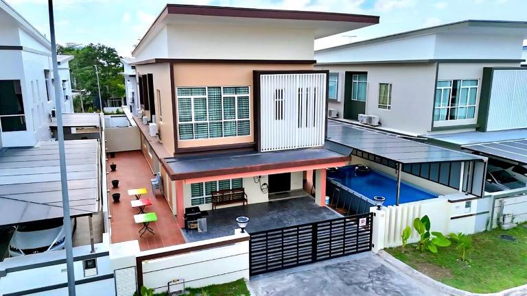 Desaru Beach-5 Bedrooms-Luxury Pool-BBQ-Billiards-KTV & Switch - Ferienwohnung Kangkar Chemaran