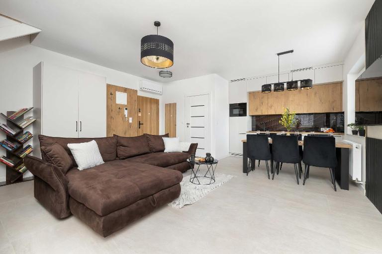 Apartament Dwupoziomowy w Wisle z Widokiem na Gory Biurkiem i Klimatyzacja by Noclegi Renters - B&B Wisła