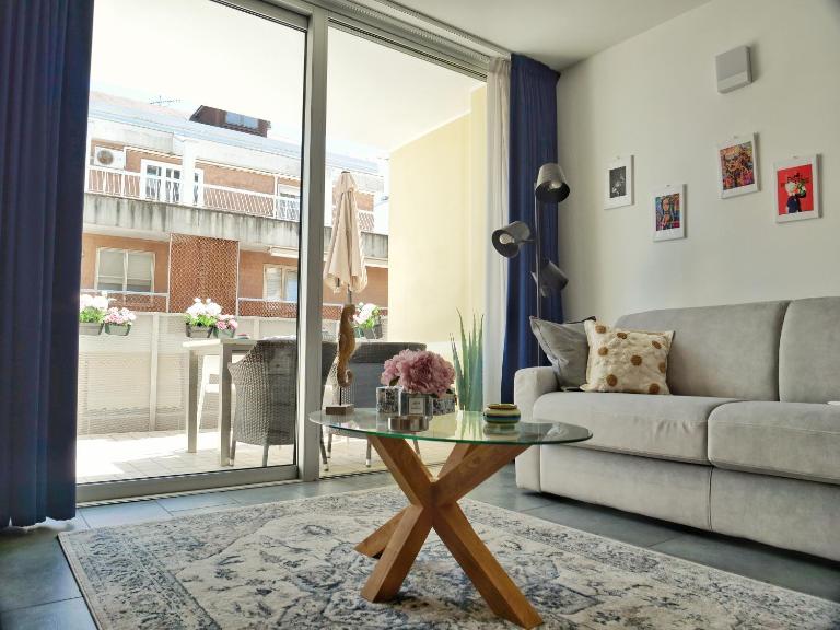 FG - Bilocale con terrazzo e posto auto coperto - Ferienwohnung Grado