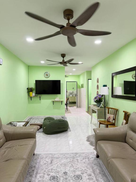 ROS HIJAU HOUSE Homestay - B&B Kuantan