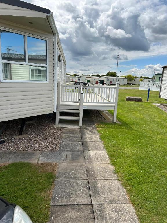 G11 millfield 6 berth lead person must be over 30 MAX 4 ADULTS - B&B Ingoldmells