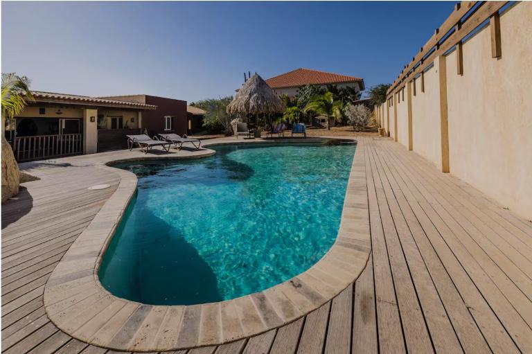 Sweet chalet - pool - 1 mn to national park - Bed and Breakfast Santa Cruz