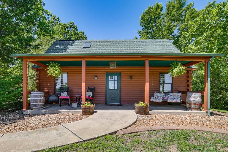 Hillside Cabin on 43 Acres w/ Private Lake & View! - B&B Defiance