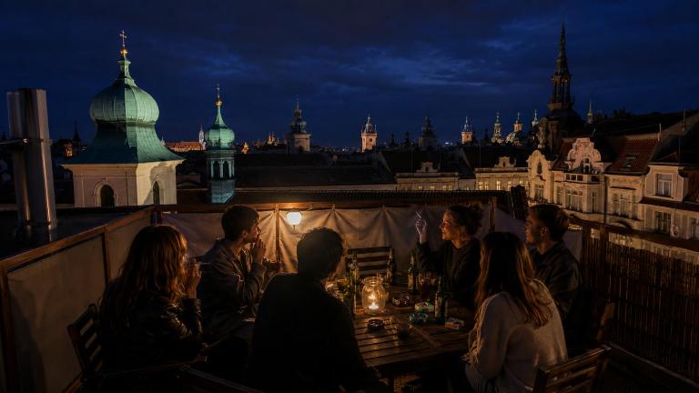 Roof Apartment and Parking Assistance - B&B Prague