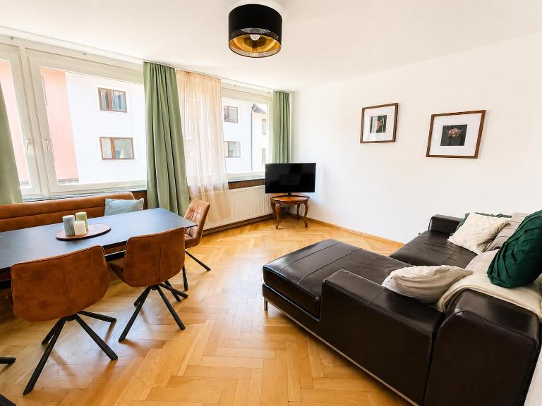Zentral in Triberg, Ferienwohnung mit Terrasse und Garten nur 10 Minuten vom Wasserfall, Hunde willkommen - B&B Triberg