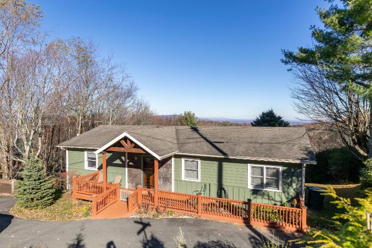 High Ground One Level House - Pet friendly - B&B Boone