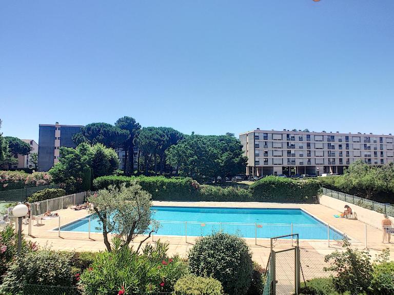 T3 pour 6p avec piscine garage et ascenseur - B&B Fréjus