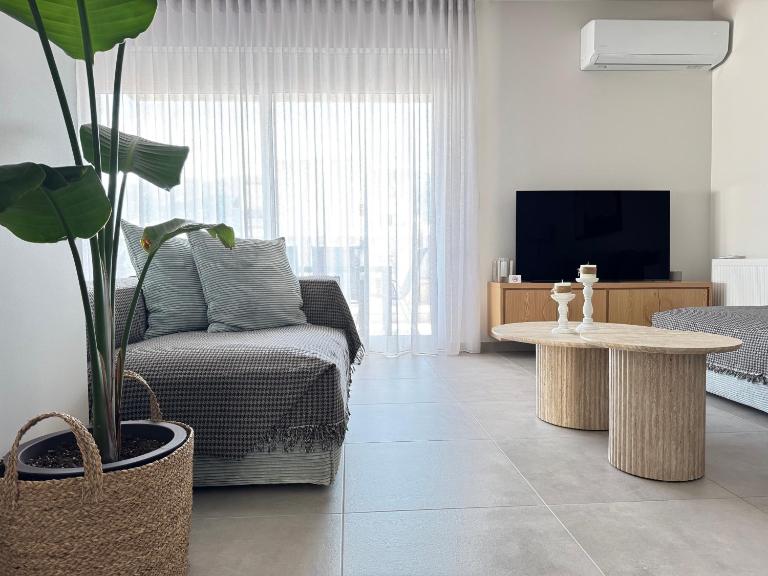 Pnoẽs Volos Luxury Suite with private parking - B&B Volos