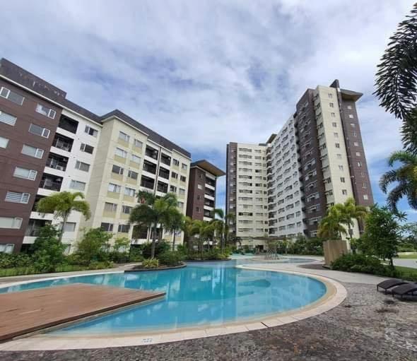 Comfy condo convenient location - B&B Iloilo