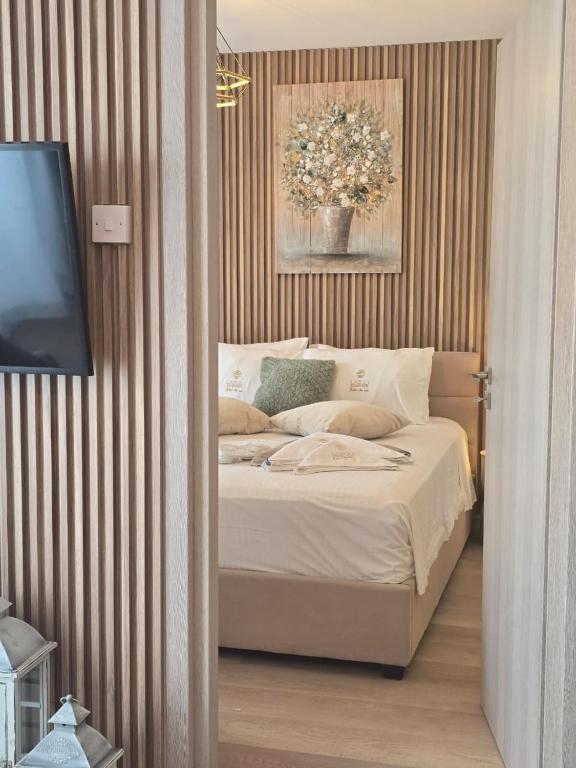 Lazuli Beachfront Sea View Ap 37 - B&B Larnaka