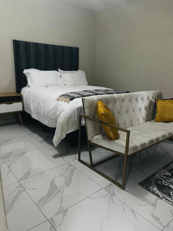 Rest Easy Guest House Pty Ltd Unit 4 - B&B Boksburg