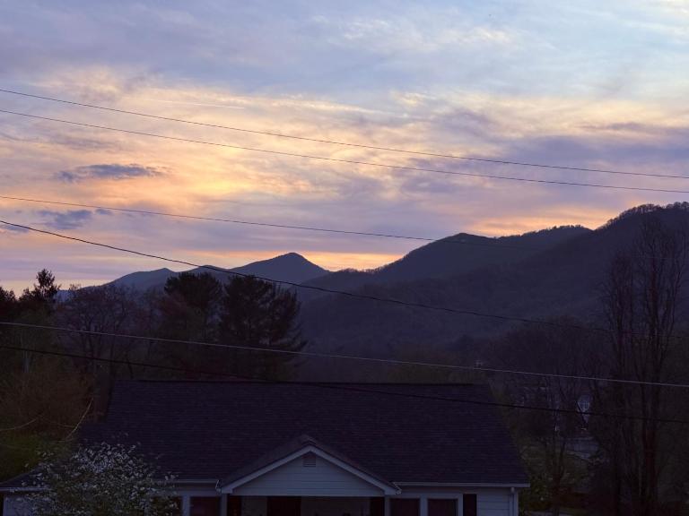 Our Smoky Mountain Home - B&B Waynesville
