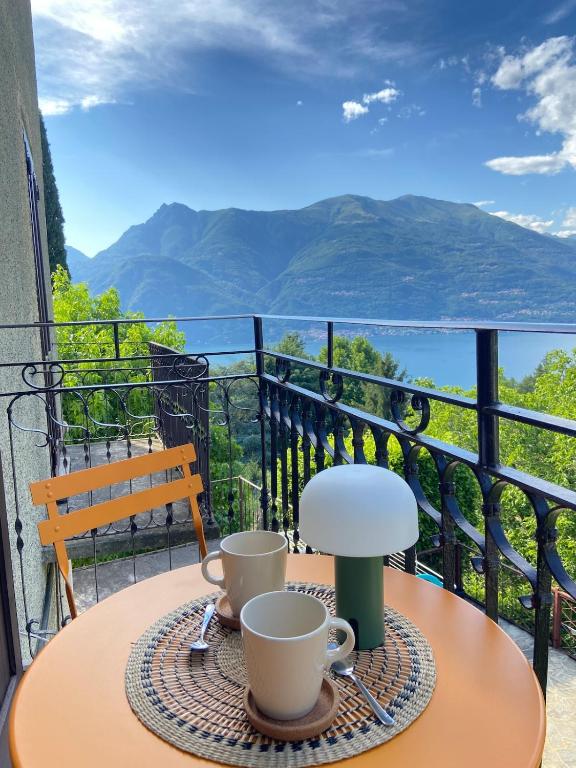 Bilocale con balconi vista lago vicino Varenna - Ferienwohnung Perledo