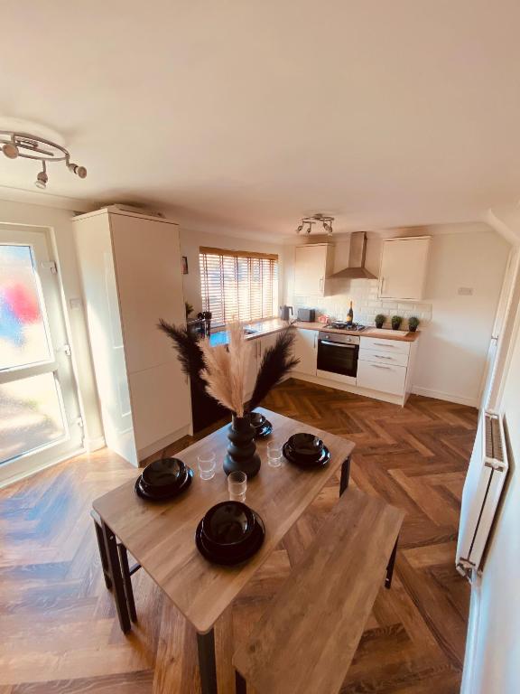 Dent View Spacious 3 Bed Home - Free Parking - West Cumbria - B&B Cleator Moor