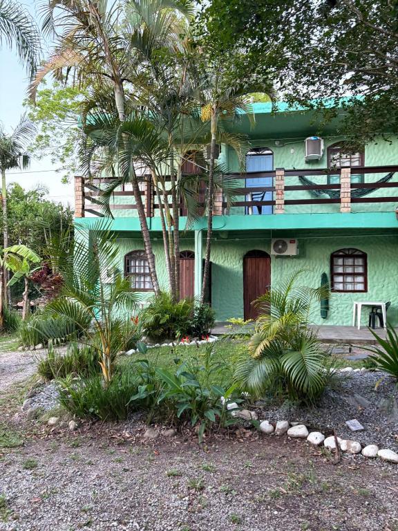 Pousada Charle Brown - B&B Garopaba