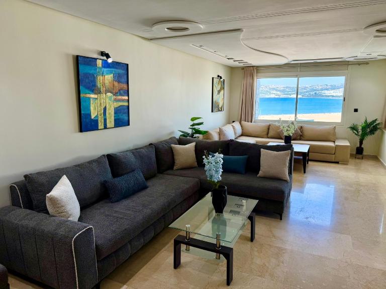 Bel appartement meublé sur la corniche - Ferienwohnung Tanger