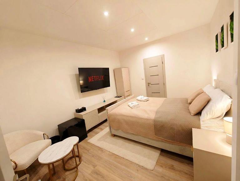 Axiom Suites - Astra 3 - B&B Košice